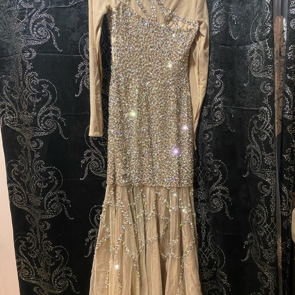 Dress - Picture 2 of 3